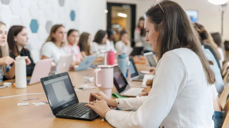 A UNE student works on her laptop